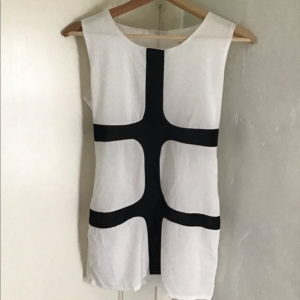 Super cute white dress no sleeves